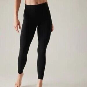 NWOT Athleta Salutation Stash 7/8 Legging